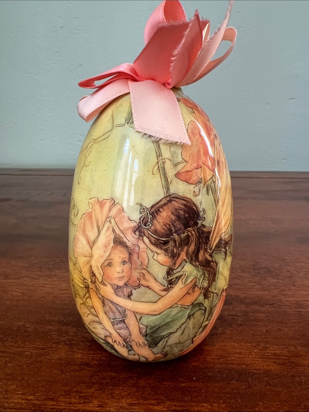 Vintage 1987 Festival of Flower Fairies decorative hanging egg ornament